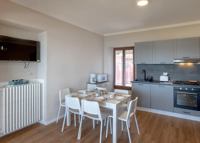 Casa 24 - Trilocale Con Vista Lago, Giardino E Idromassaggio Gonfiabile Lejlighed *